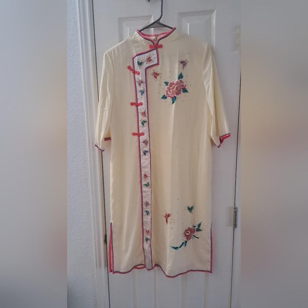 Gorgeous VTG Oriental Silk Floral Dress Or Gown Medium